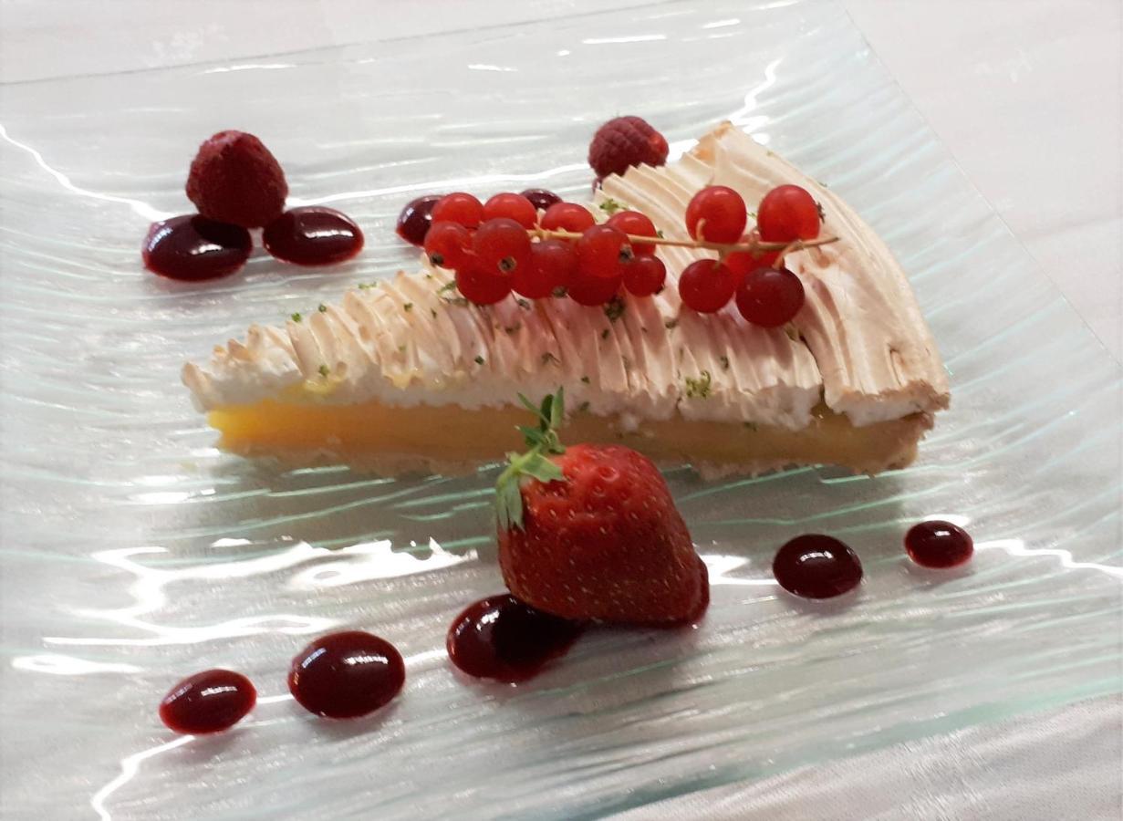 Logis La Rose Des Vents Hotel โวลมิค ภายนอก รูปภาพ
