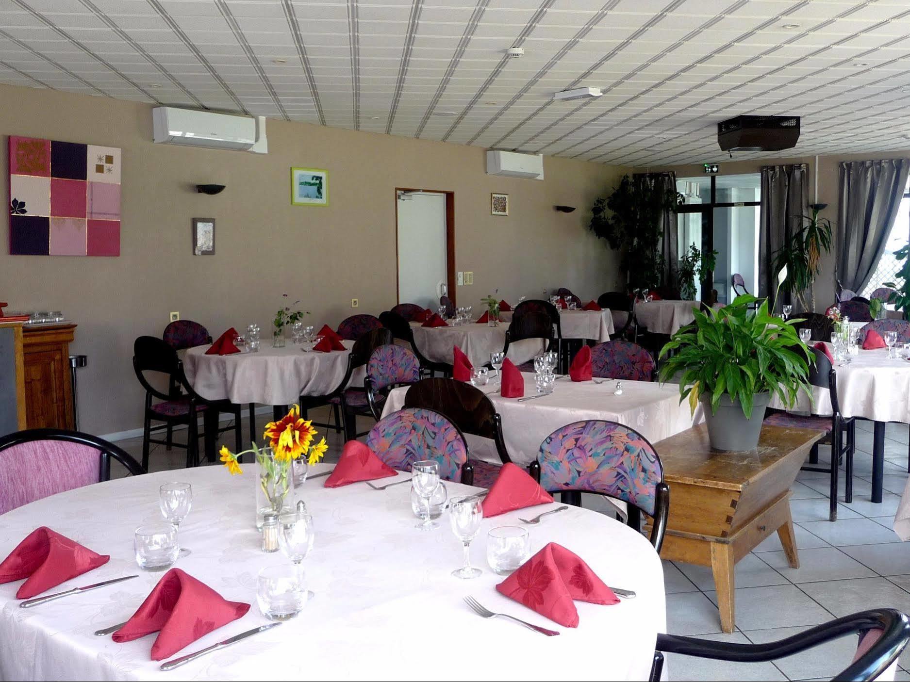 Logis La Rose Des Vents Hotel โวลมิค ภายนอก รูปภาพ
