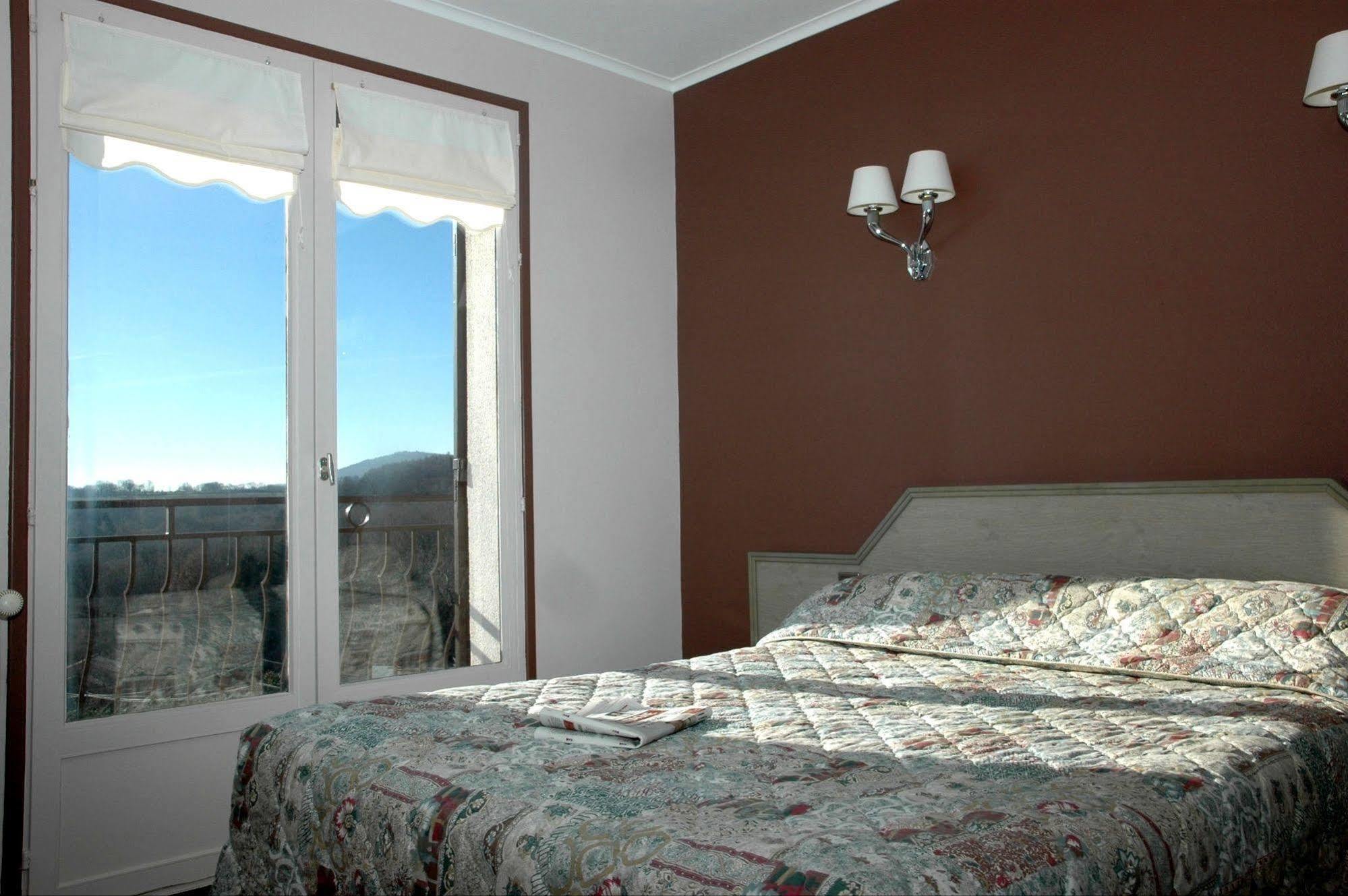 Logis La Rose Des Vents Hotel โวลมิค ภายนอก รูปภาพ