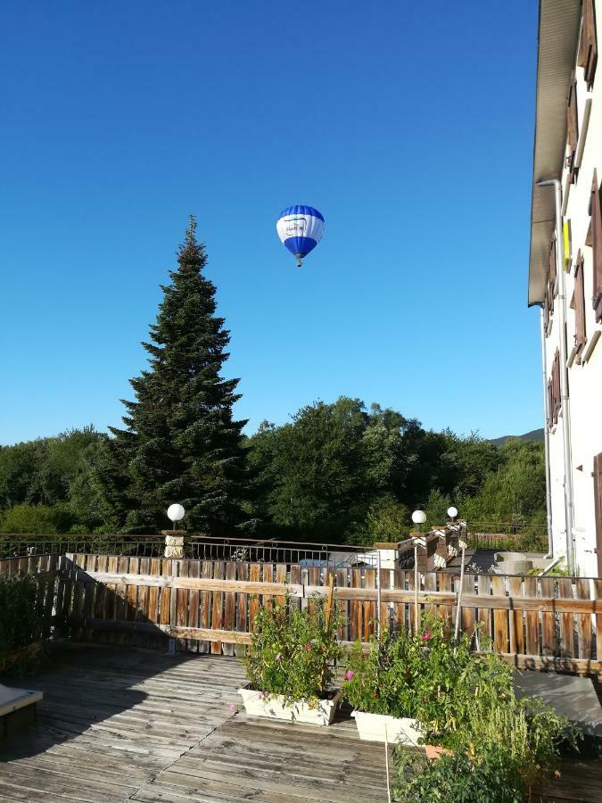 Logis La Rose Des Vents Hotel โวลมิค ภายนอก รูปภาพ